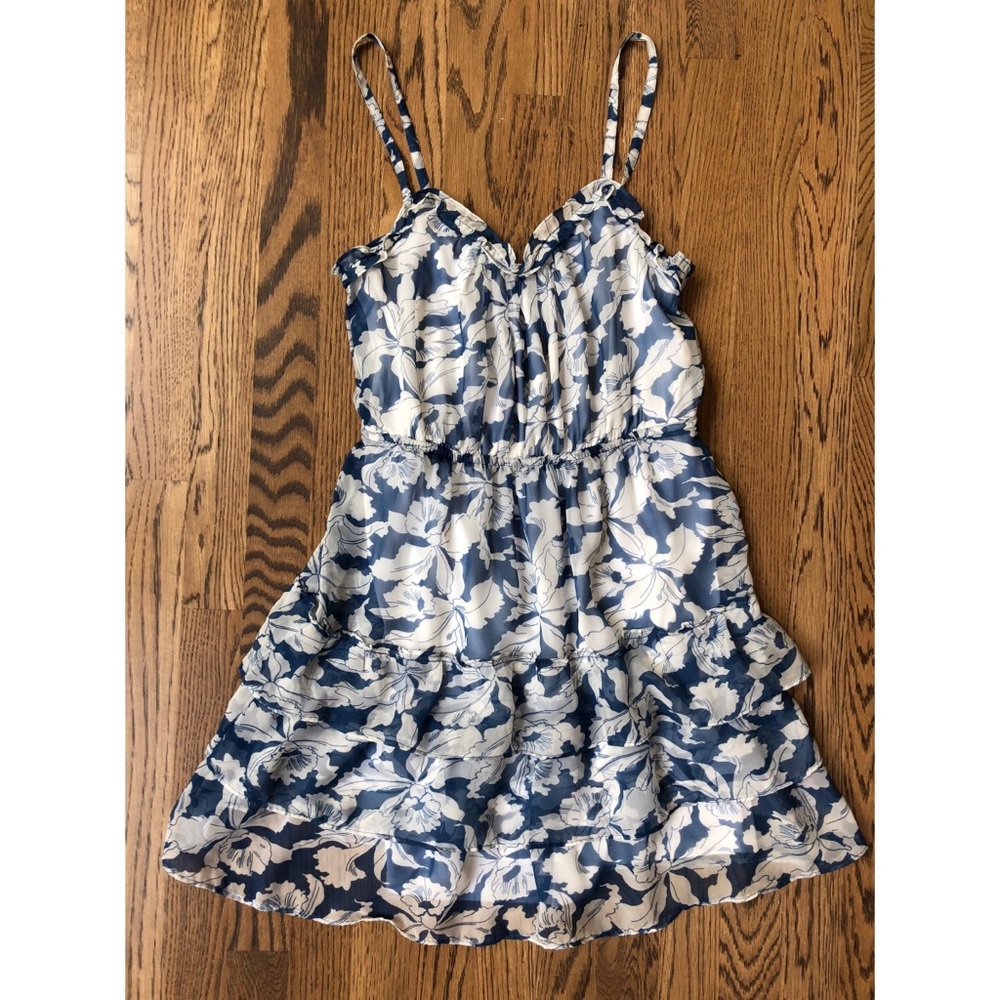 Women’s Blue and white floral dress!